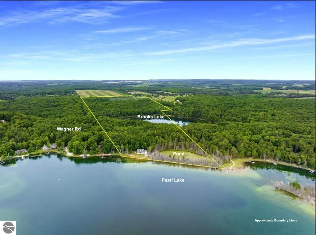 Aerial with the parcel boundary, Pearl Lake, and Brooks Lake labeled